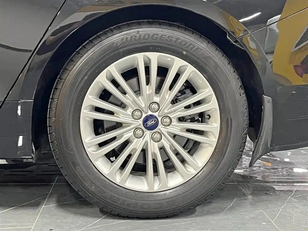 FORD TAURUS 2016