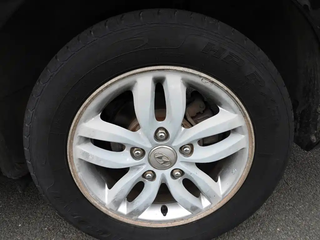 HYUNDAI CELESTA 2011