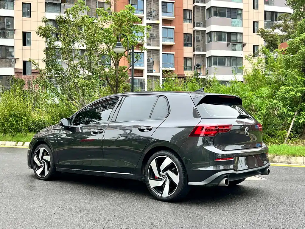 VOLKSWAGEN GOLF GTI 2021