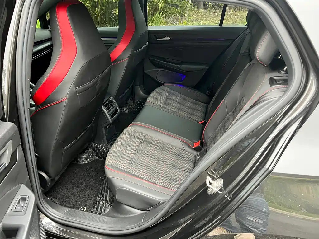VOLKSWAGEN GOLF GTI 2021