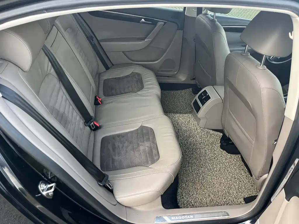 VOLKSWAGEN MAGOTAN 2015