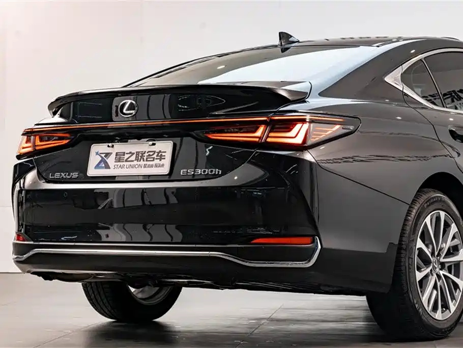 LEXUS ES 2025