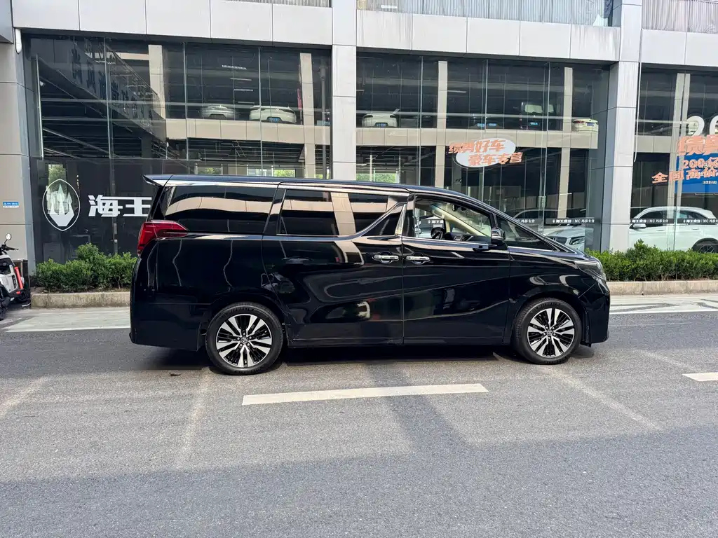 TOYOTA ALPHARD 2018