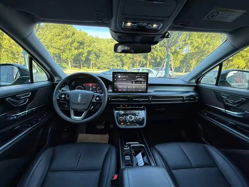 LINCOLN ADVENTURER 2021