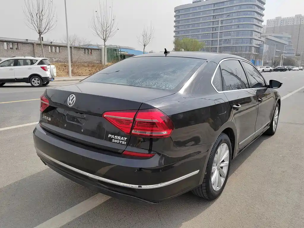 VOLKSWAGEN PASSAT 2018
