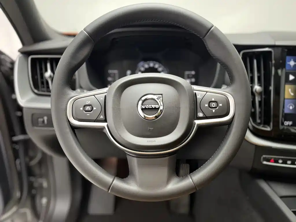 VOLVO XC60 2018