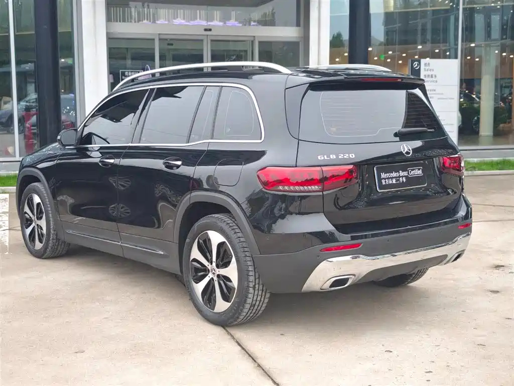 MERCEDES BENZ GLB 2023