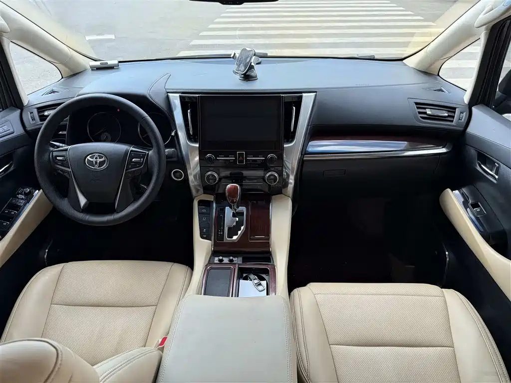 TOYOTA ALPHARD 2018