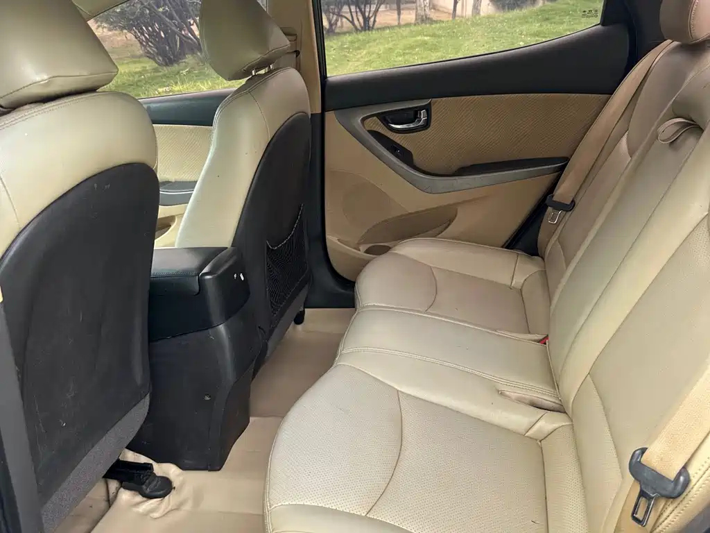 HYUNDAI ELANTRA 2012