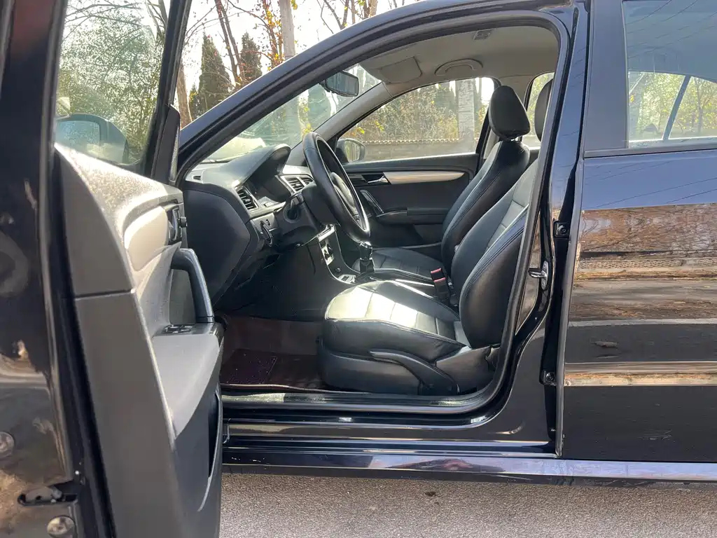 VOLKSWAGEN LAVIDA 2013