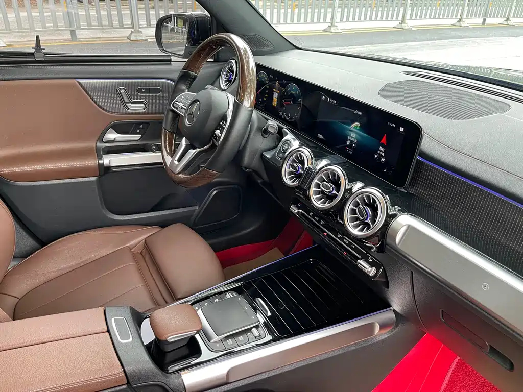 MERCEDES BENZ GLB 2021