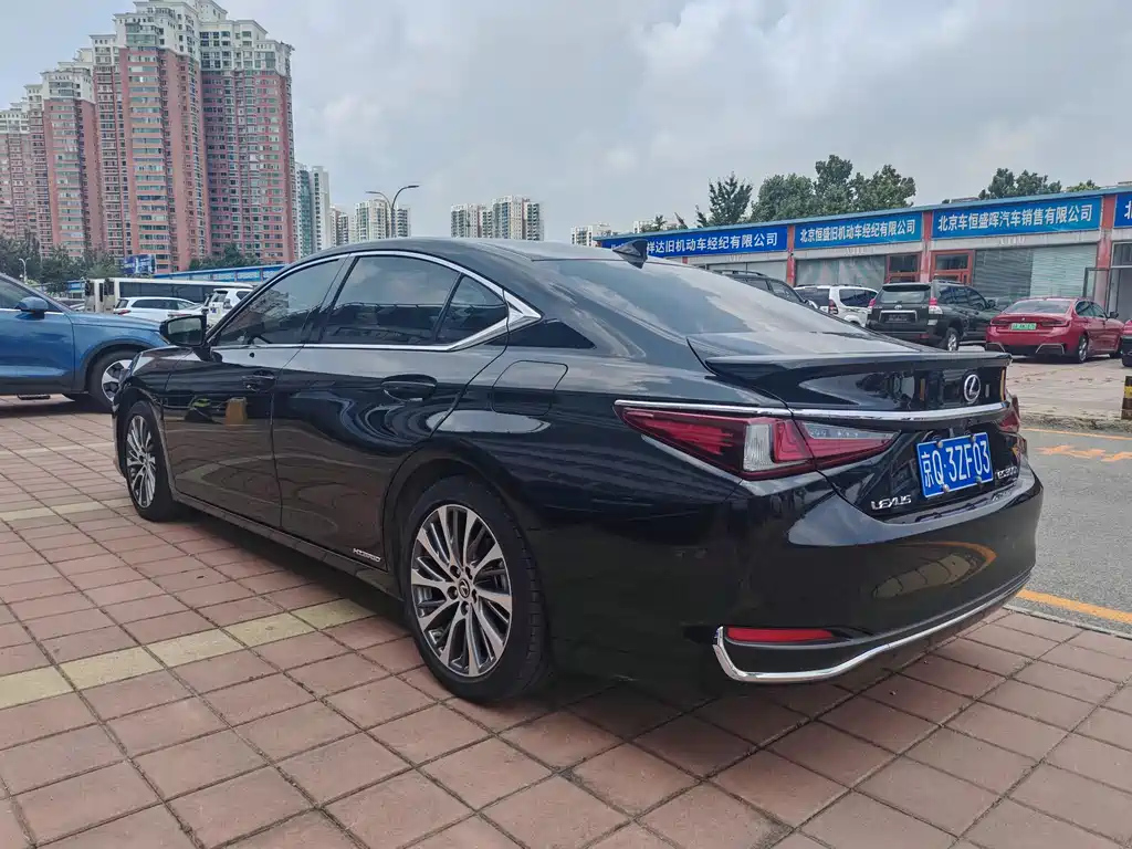 LEXUS ES 2020