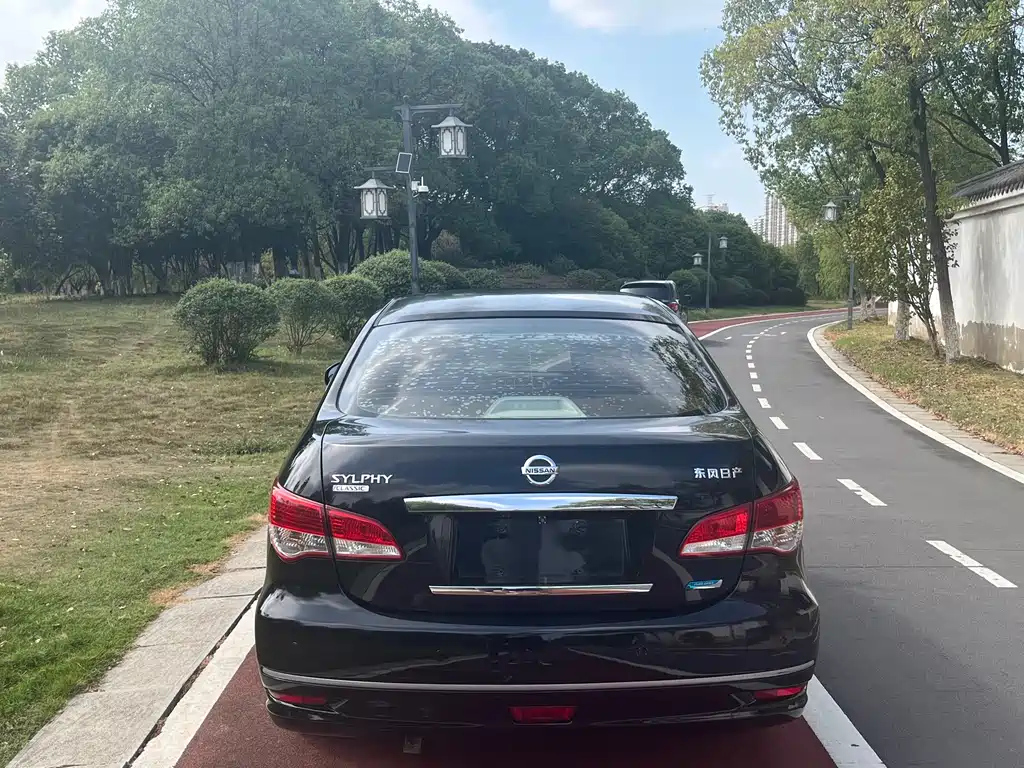 NISSAN SYLPHY 2017