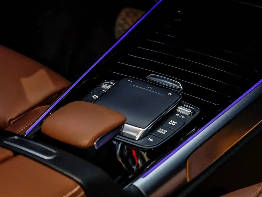 MERCEDES BENZ GLB 2023