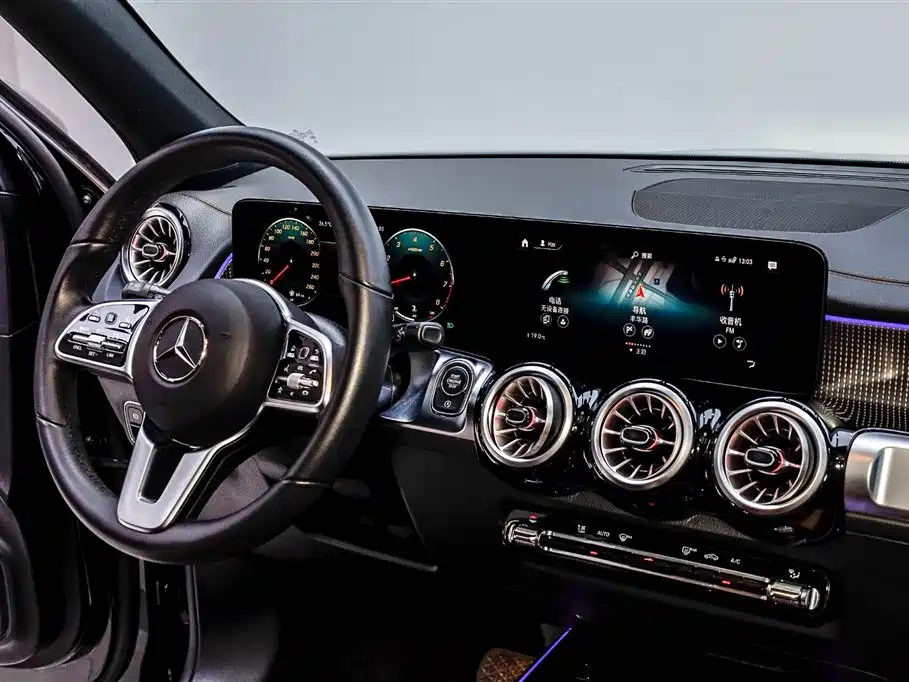 MERCEDES BENZ GLB 2023