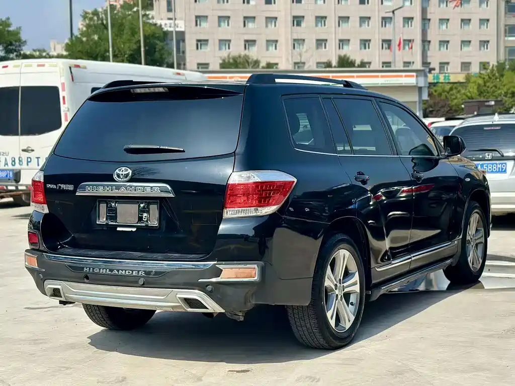 TOYOTA HIGHLANDER 2013