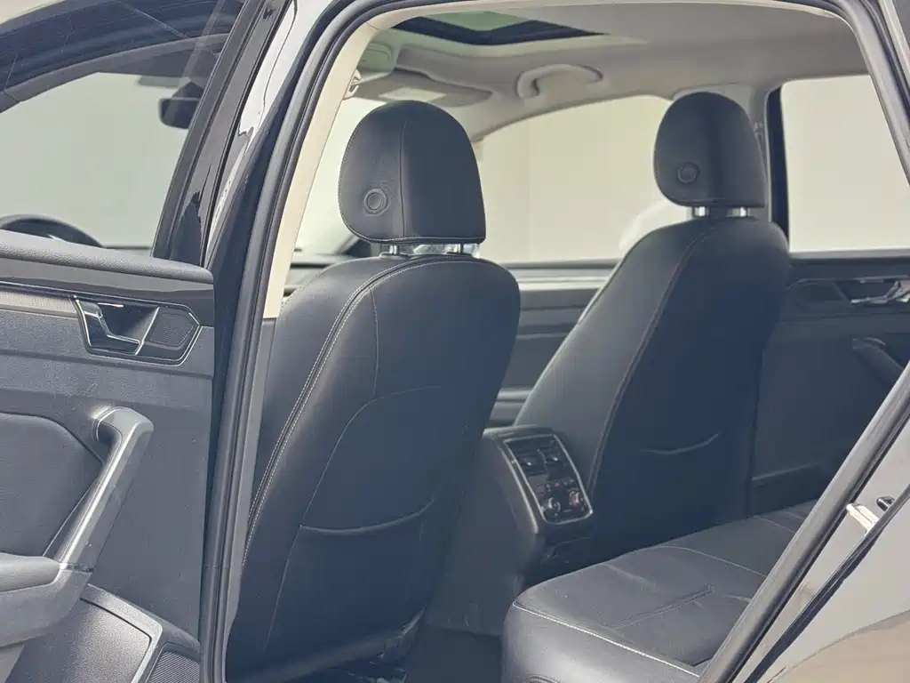 VOLKSWAGEN PASSAT 2017