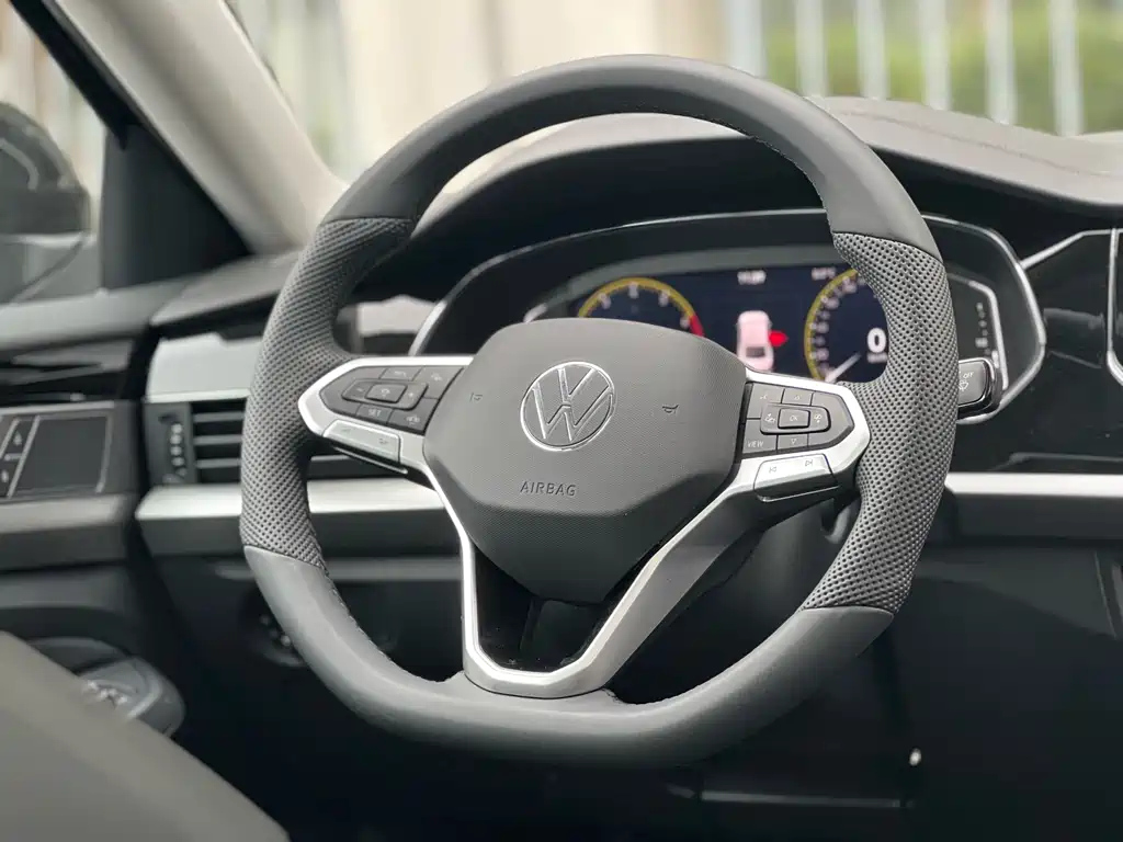 VOLKSWAGEN PASSAT 2025