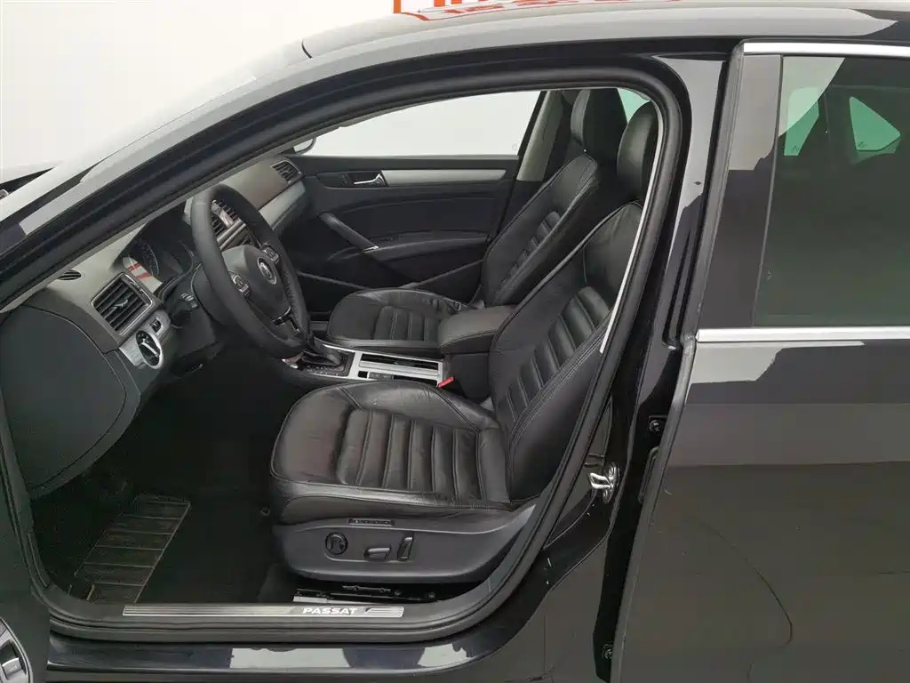 VOLKSWAGEN PASSAT 2015