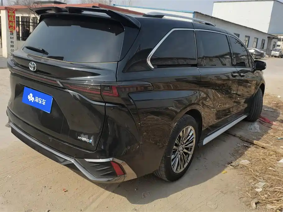 TOYOTA GRANVIA 2023