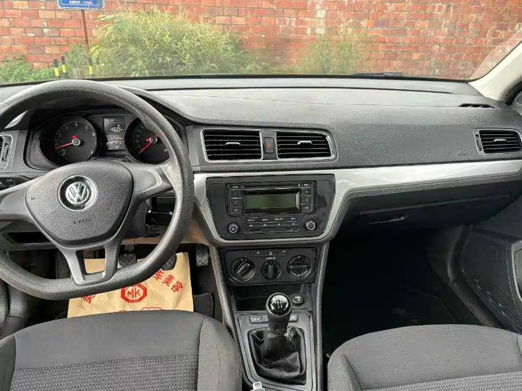 VOLKSWAGEN LAVIDA 2015