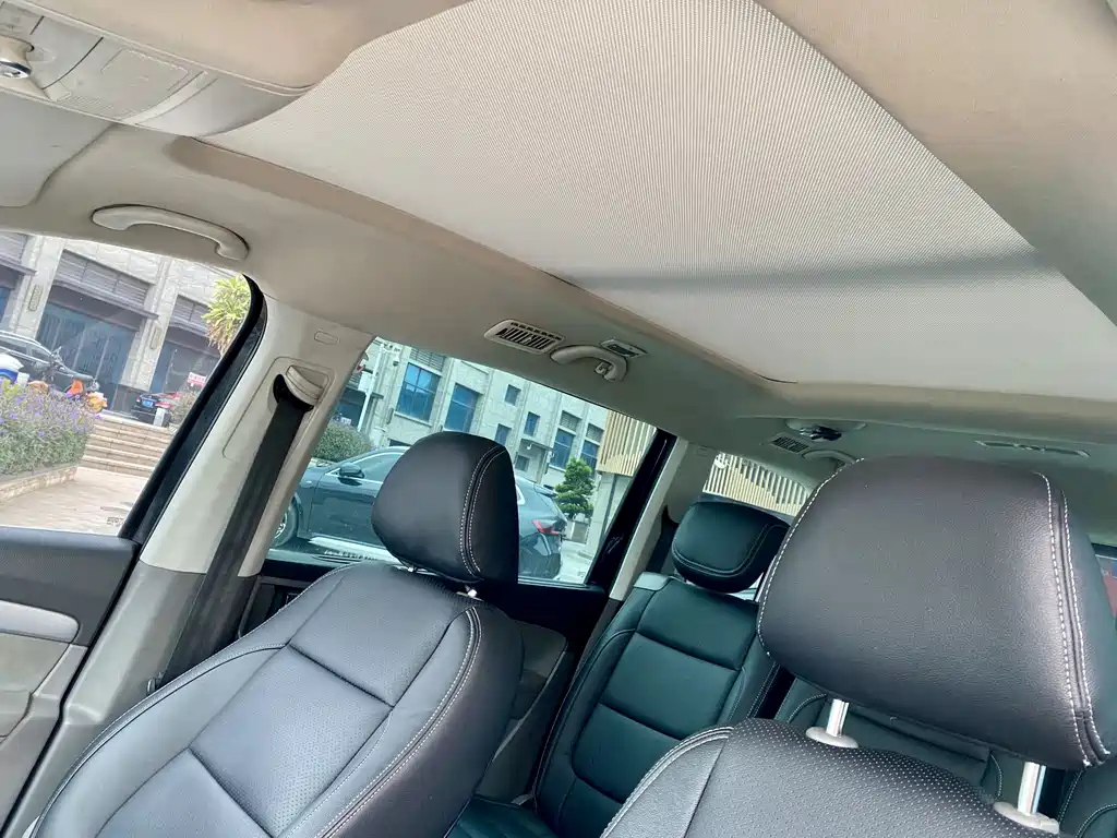 VOLKSWAGEN SHARAN 2012