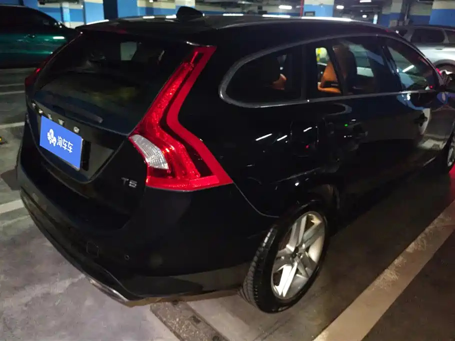 VOLVO V60 2014