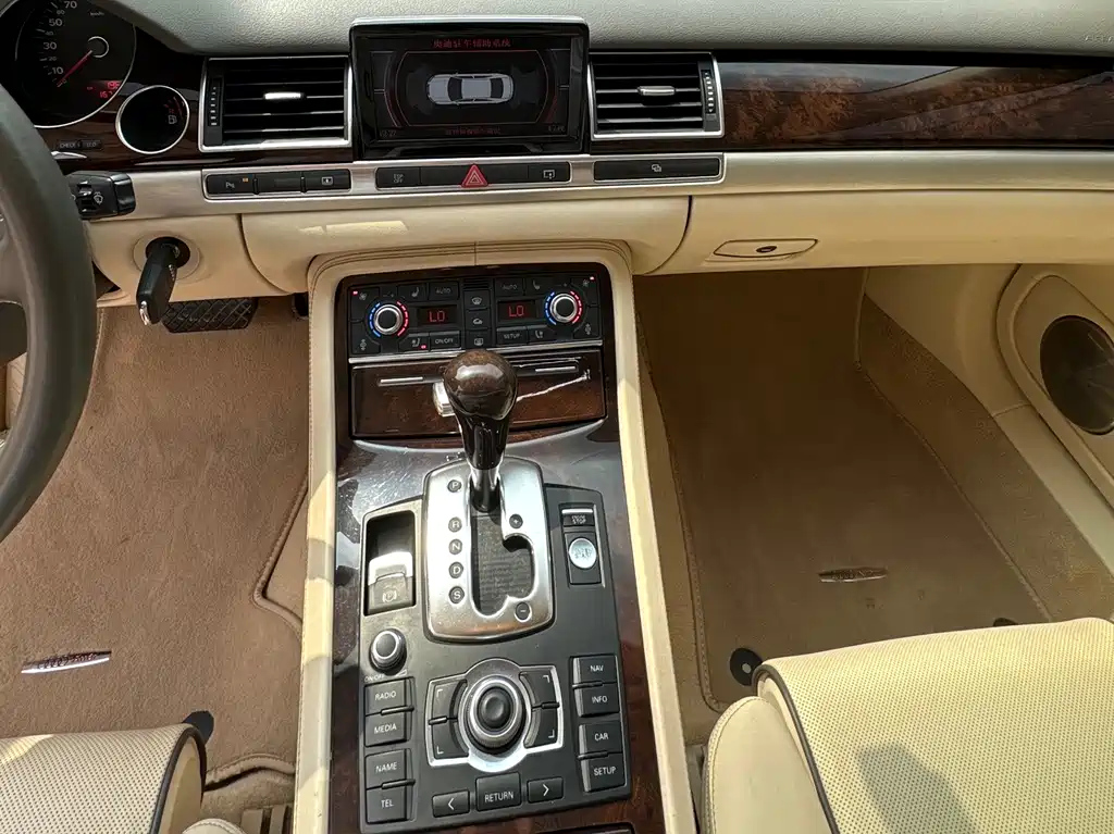 AUDI A8 2010