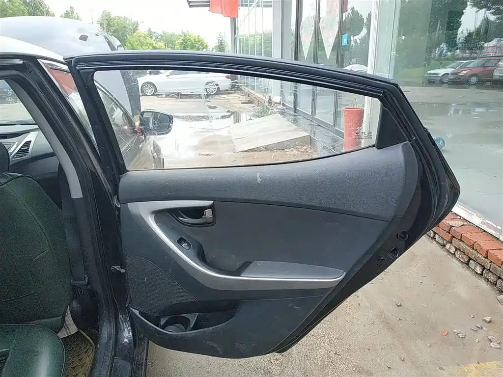 HYUNDAI ELANTRA 2012