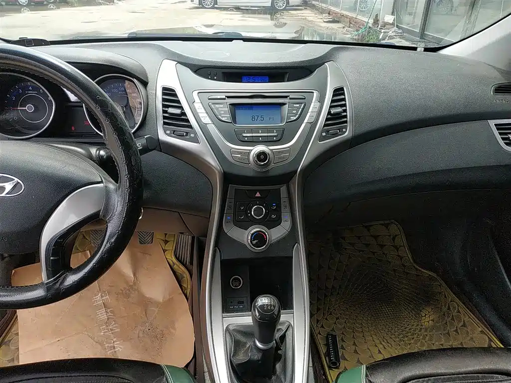 HYUNDAI ELANTRA 2012