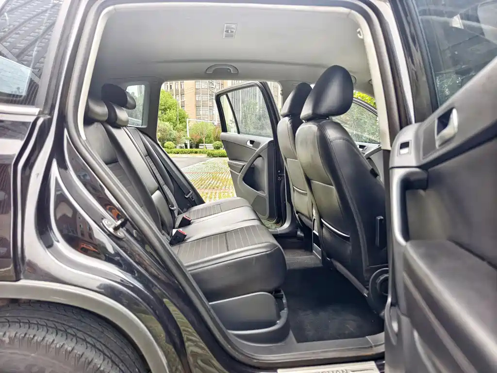 VOLKSWAGEN TIGUAN 2015