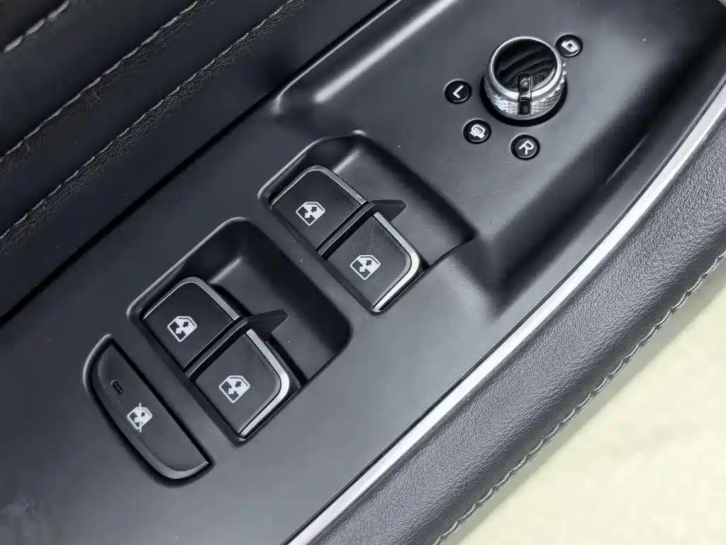 HONGQI HS5 2022