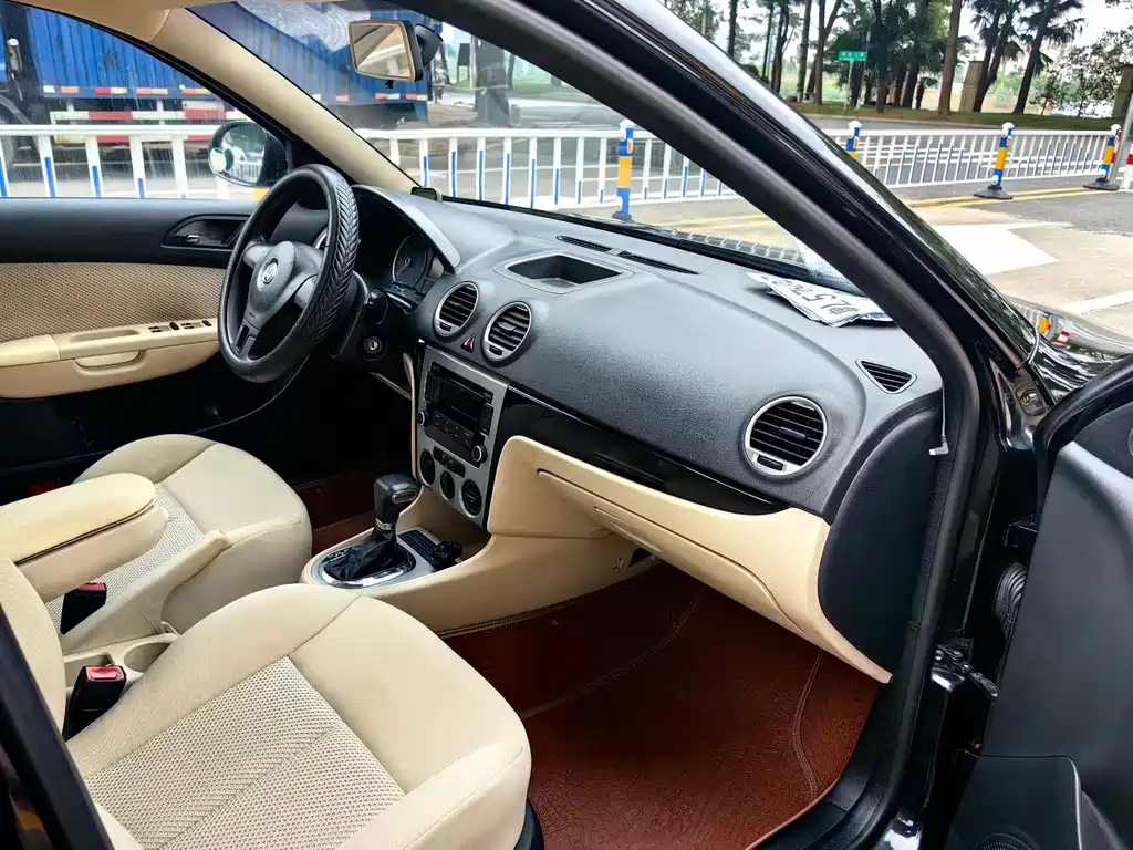 VOLKSWAGEN LAVIDA 2013