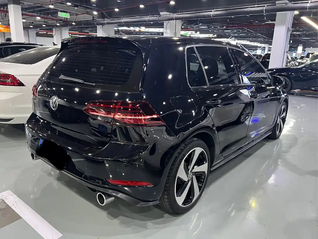 VOLKSWAGEN GOLF GTI 2019