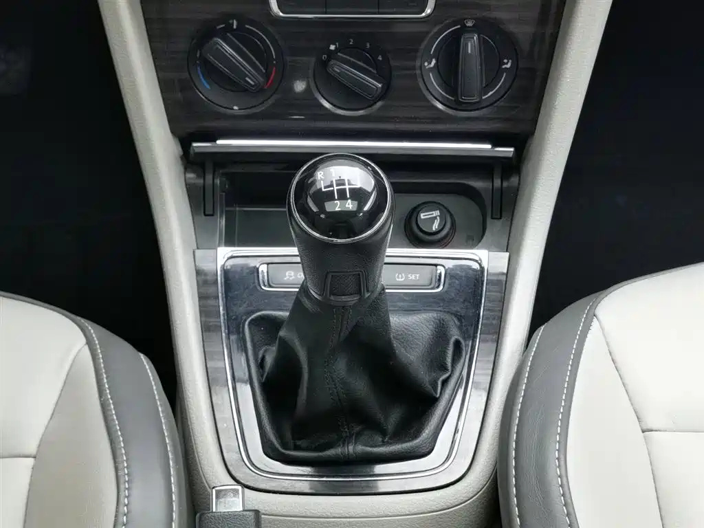VOLKSWAGEN LAVIDA 2014