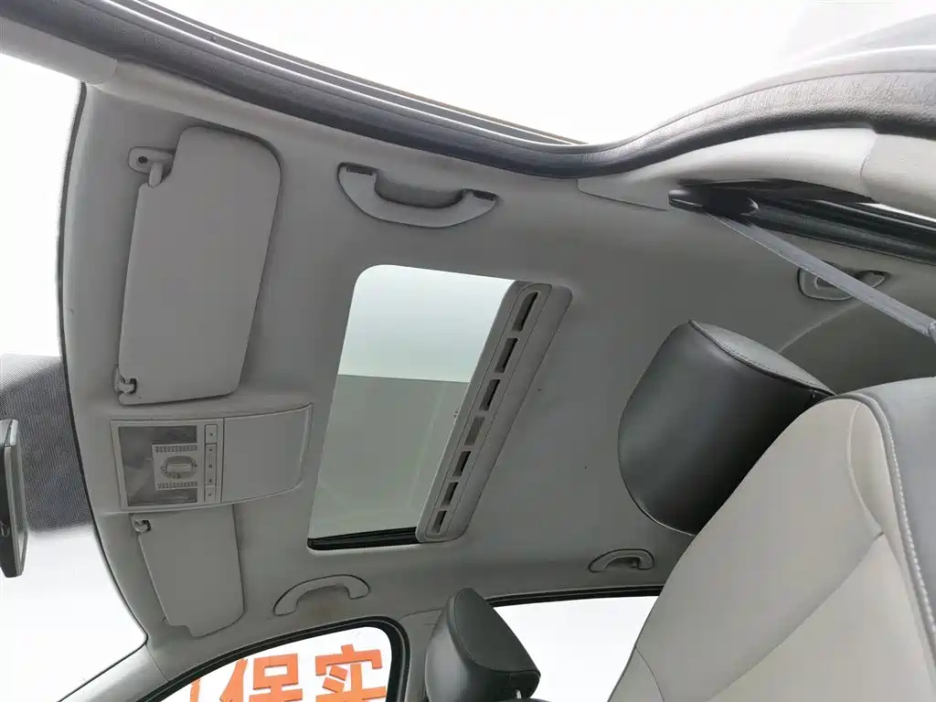 VOLKSWAGEN LAVIDA 2014