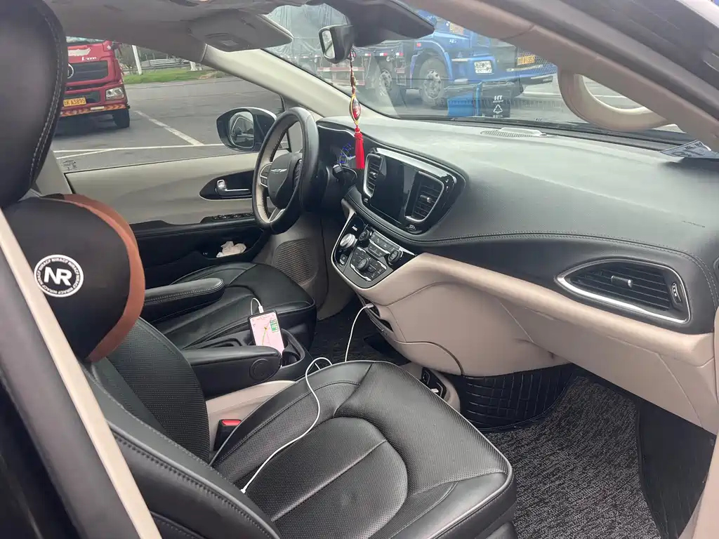 CHRYSLER BIG 捷龙PHEV IMPO 2024