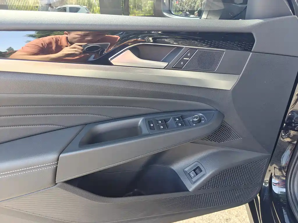 VOLKSWAGEN PASSAT 2024