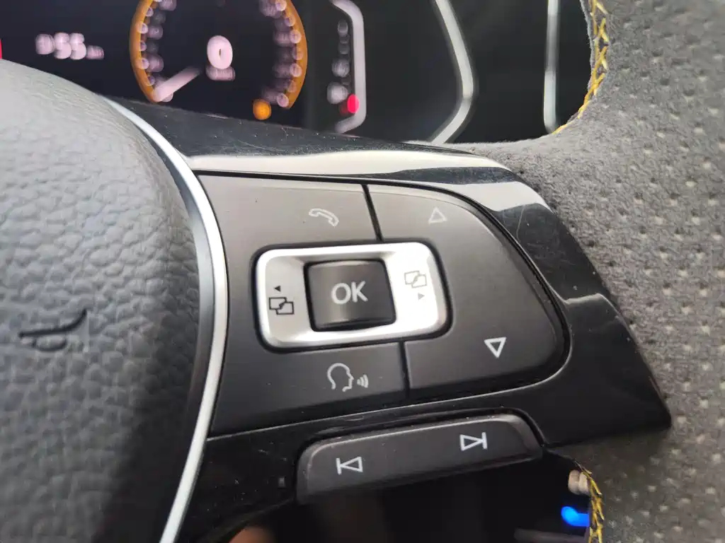 VOLKSWAGEN PASSAT 2023
