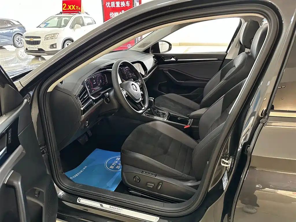 VOLKSWAGEN SAGITAR 2022