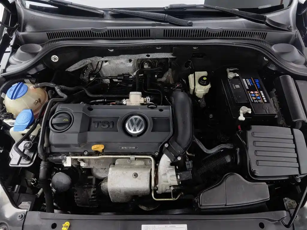 VOLKSWAGEN SAGITAR 2014