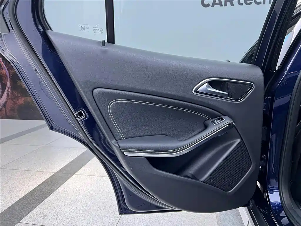 MERCEDES BENZ GLA 2016