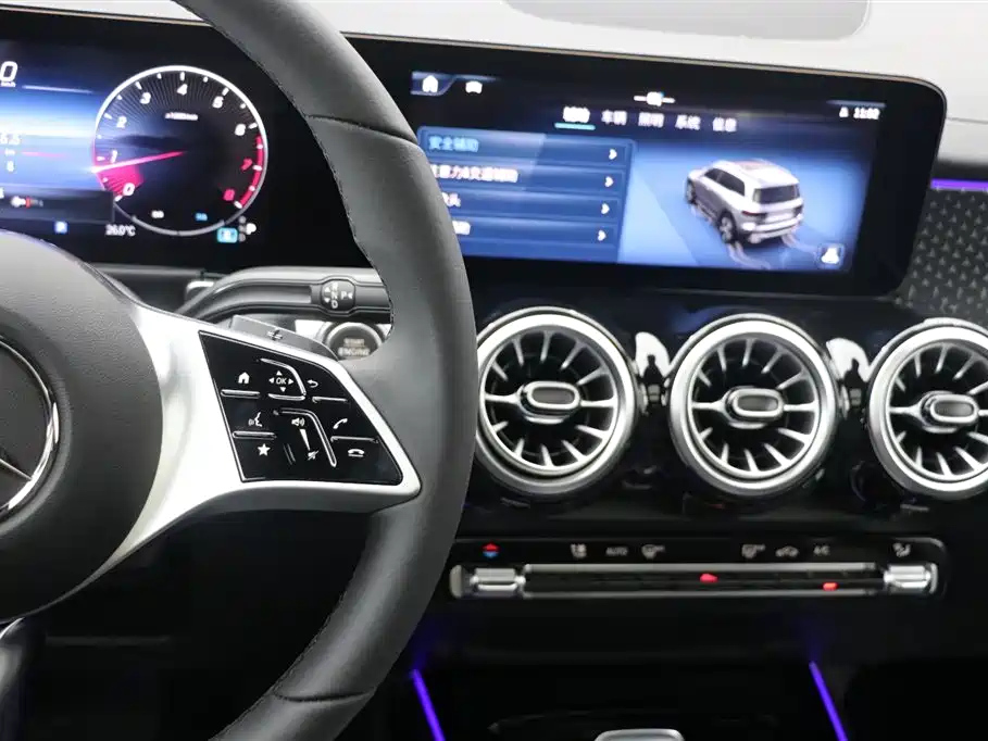 MERCEDES BENZ GLB 2025