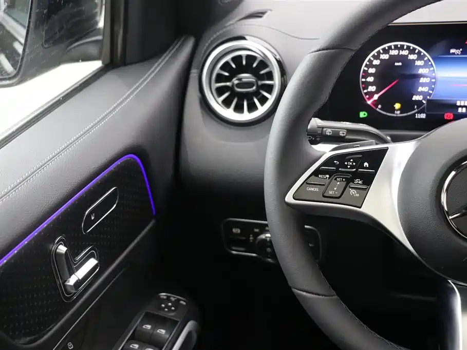 MERCEDES BENZ GLB 2025