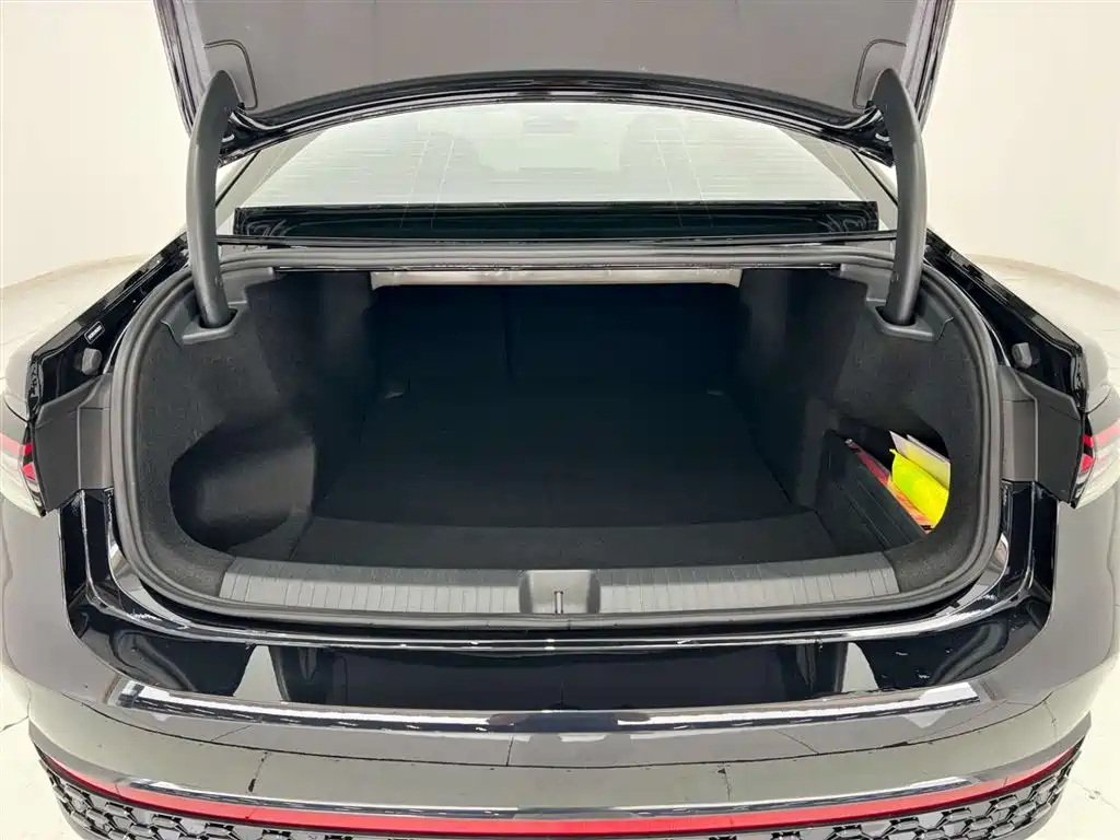 VOLKSWAGEN PASSAT 2025