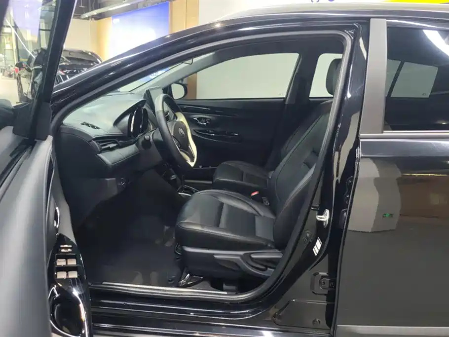 TOYOTA YARIS L DAZZLING 2023