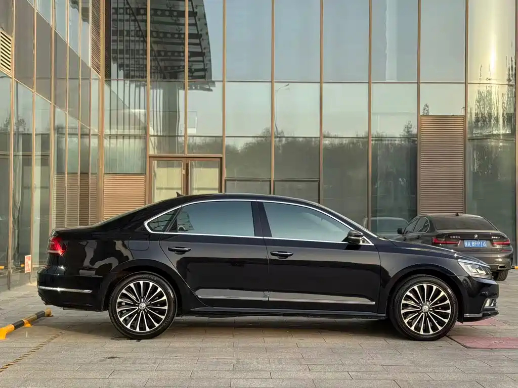 VOLKSWAGEN PASSAT 2018