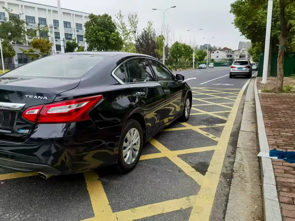 NISSAN TEANA 2017