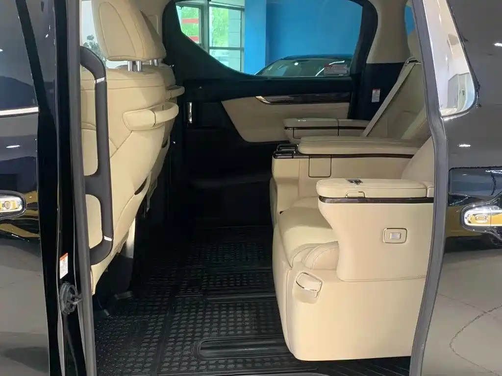 TOYOTA ALPHARD 2018