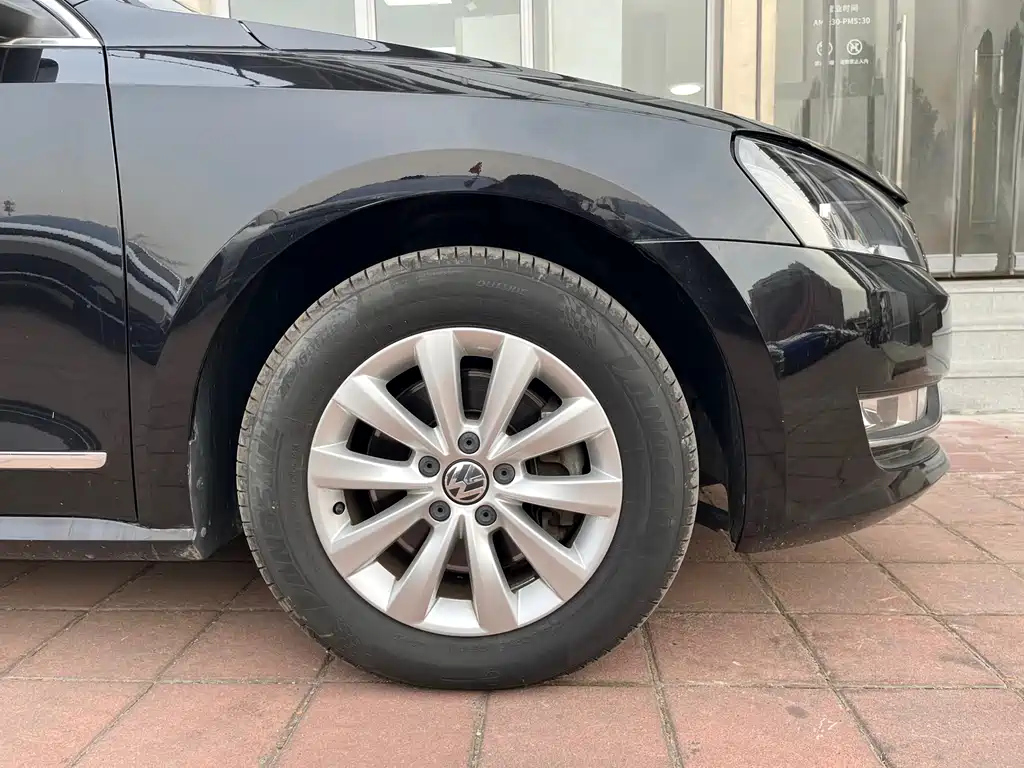 VOLKSWAGEN PASSAT 2015